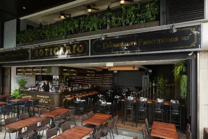 exterior shopfront boticario