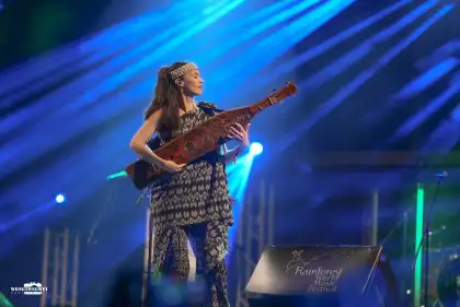 Alena performs live with her sape