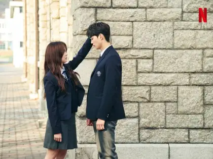 Song Kang and Kim So-hyun in Love Alarm