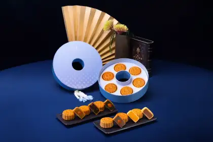 Signature Phuang Malai Mooncake Box