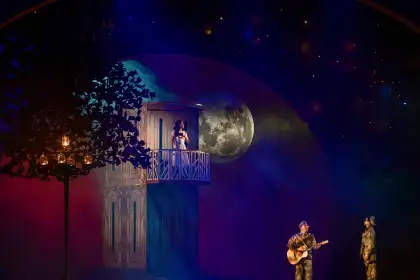 Cyrano, Roxane, and Christian in Mula Sa Buwan