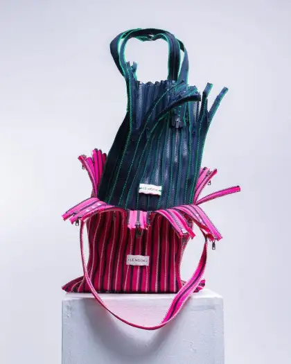 A Le Ngok Zipper bag