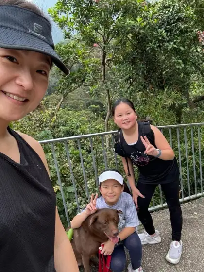 Shirley and her daughters