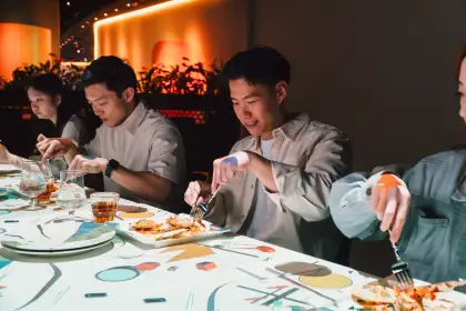 Le Petit Chef dining