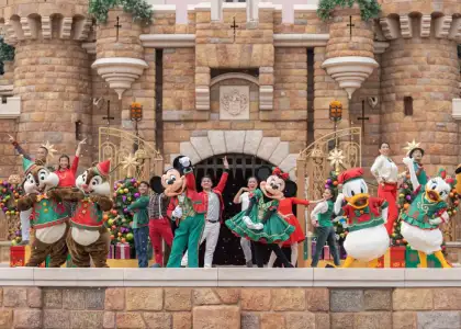 Mickey and Friends Christmastime Ball Show