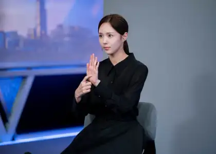 Chae Soo-bin as Hong Hee-joo