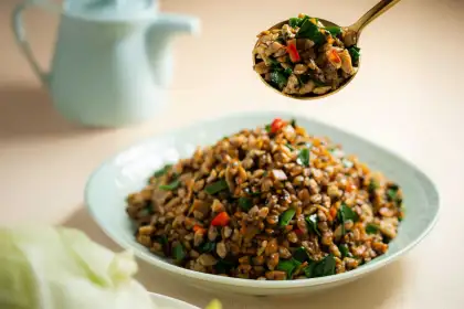 Stir-fried Chao Shan clam meat with lettuce wrap