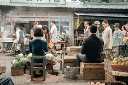 Oh Ae-sun (IU) and Yang Gwan-shik (Park Bo-gum) selling cabbages and fish at a street market