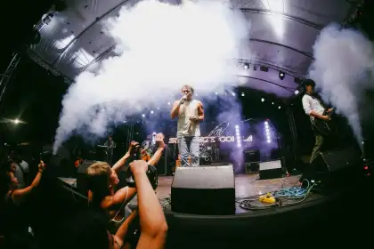 Sponge Cola live show