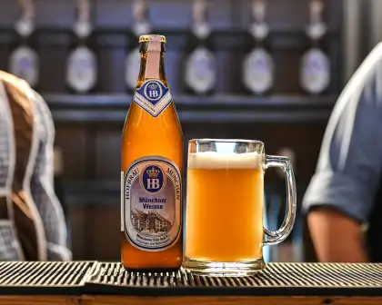 The Hofbräu München Weiss, a lightweight wheat beer
