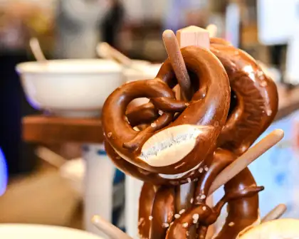 Laugenbezel (Bavarian-style soft pretzels)