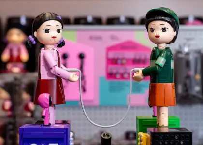 Young-Hee and Chul-Su figurines from KALOS Blocks