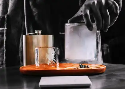 The Hipflask is served with a smoked old-fashioned glass with a flask.