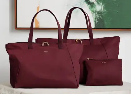 Tote bags in wine red