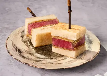 A cutlet sandwich cross-section