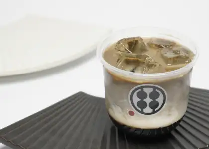 A hojicha drink