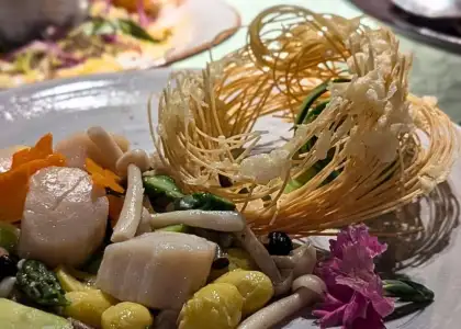 StarCruises’ “Star Voyager” Silk Road restaurant scallops with vegetabls