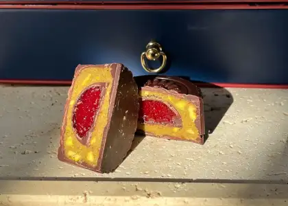 Dubai Chocolate Pistachio Mooncake with Raspberry