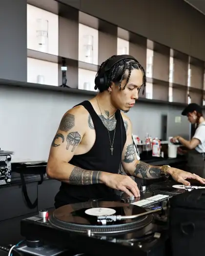 DJ