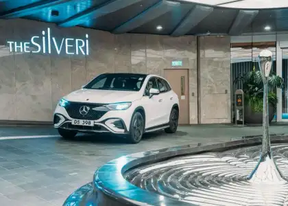 5 The Silveri Hong Kong – MGallery lobby entrance with car in front