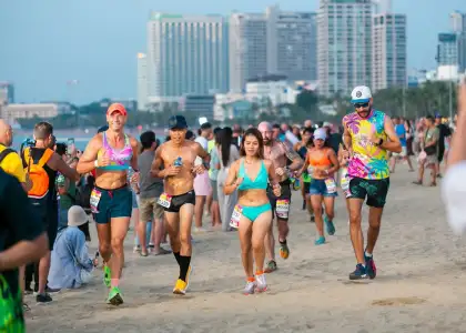 Runners during the Pattaya International Bikini Beach Race