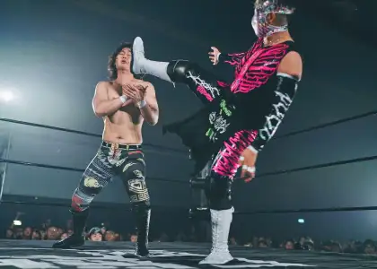 Jason Lee at a wrestling match