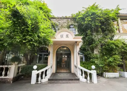 Exterior of Chenglongxing - Yifeng Garden