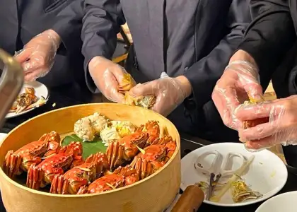 Servers preparing Shanghai hairy crab at Chenglongxing - Yifeng Garden as photographed by The Beat Asia