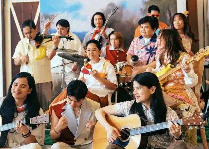 Photo of all members of Ben&Ben