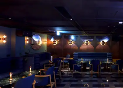 25:00 (Twenty Fifth Hour) interior