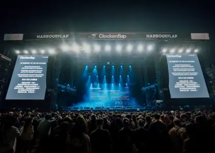 The crowd gathering for a minute of silence for the victims of the Tai Po fire