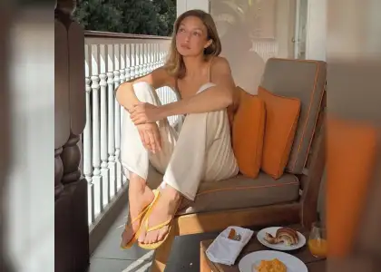 Gigi Hadid wearing Havaianas