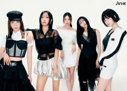 A concept photo of Apink's "Love Me More" single