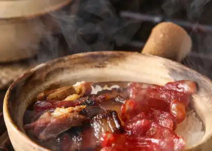 lap cheong claypot rice at 興記菜館/興記煲仔飯 hing kee restaurant in Yau Ma Tei