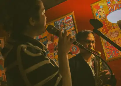 A singer with a saxophonist