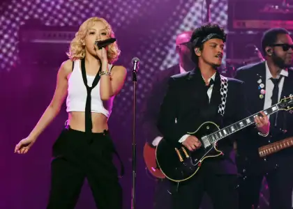 A photo of Rosé and Bruno Mars