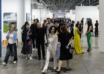 People walking at the art fair