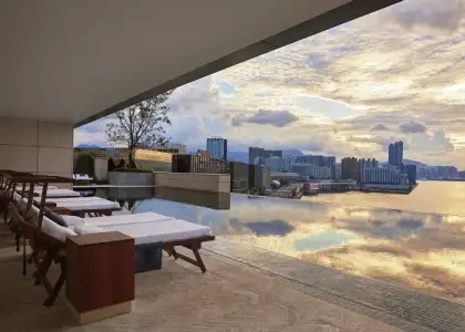 2 Rosewood Hong Kong infinity pool