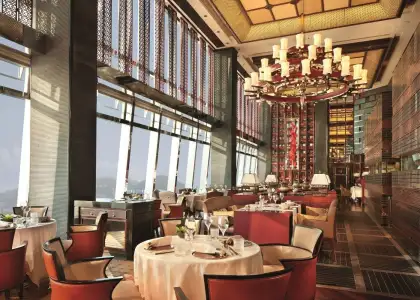 Tin Lung Heen interior