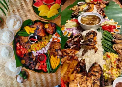 Lola's Kitchen boodle fight