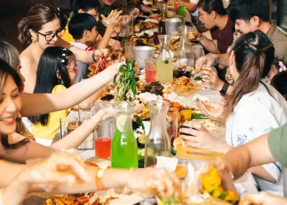 Dampa Seafood Grill boodle fight
