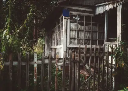 Old wooden house in the countryside 2021 09 01 01 39 25 utc