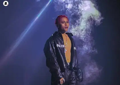 Photo 6136161927336935684 y 1 2