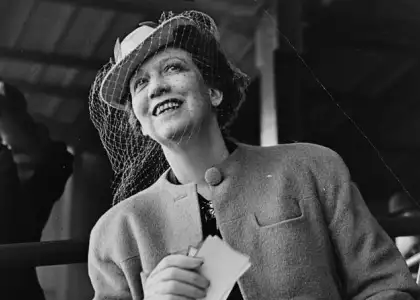 640px Elizabeth Arden NYWTS