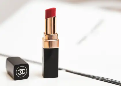 Mask proof Luxury Lipsticks Header
