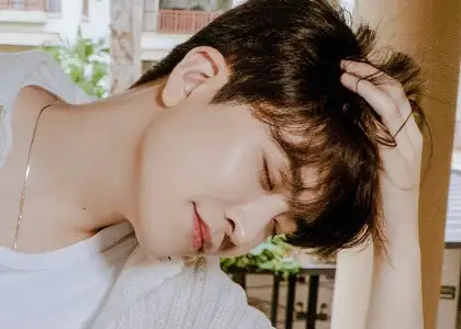 HEADER2 3 Youngjae in Bangsean Beach for Errr Day MV