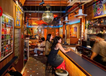 Travel Tips: Here’s How to Meet People on Vacation