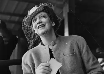 Who is Elizabeth Arden? 5 Facts About the Beauty Founder and Innovator