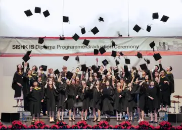 HK Students Outperform Global Peers in 2025 IB Results with 36.72 Average