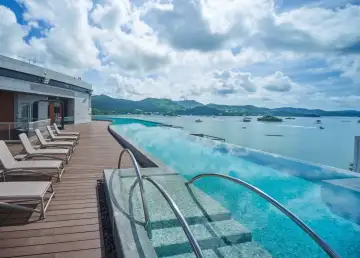 These Infinity Pools in Hong Kong Deserve a Spot on Your Summer Bucket List